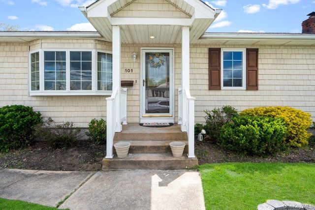 101 Sexton Road, West Babylon, NY 11704