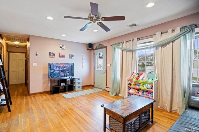 101 Sexton Road, West Babylon, NY 11704