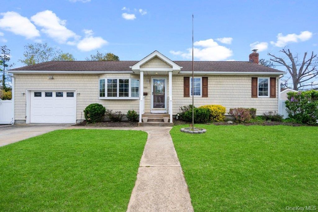101 Sexton Road, West Babylon, NY 11704