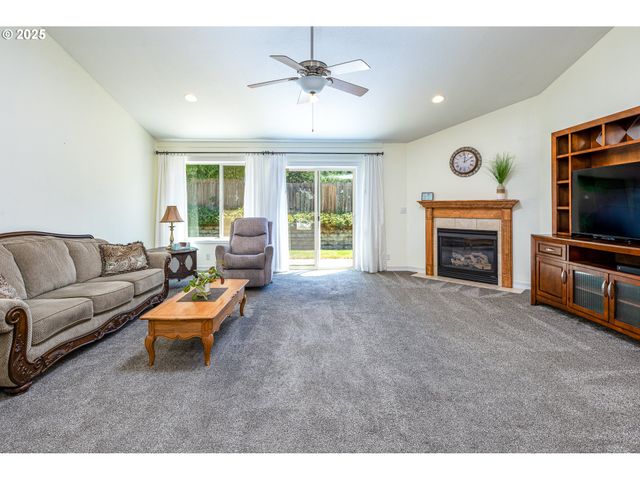 910 KRISTEN Way, Cottage Grove, OR 97424