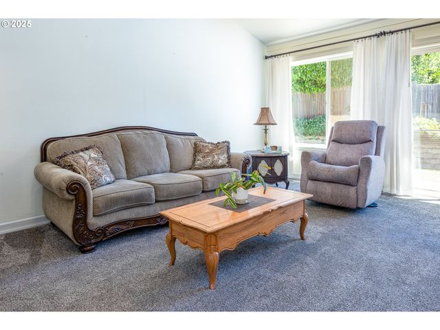 910 KRISTEN Way, Cottage Grove, OR 97424