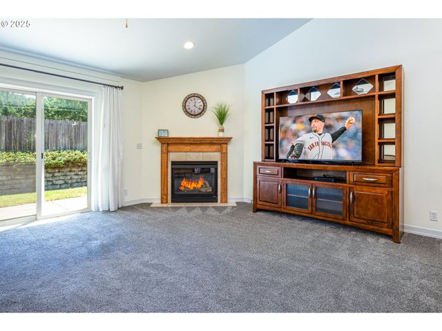 910 KRISTEN Way, Cottage Grove, OR 97424