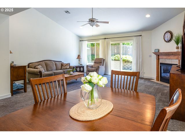 910 KRISTEN Way, Cottage Grove, OR 97424