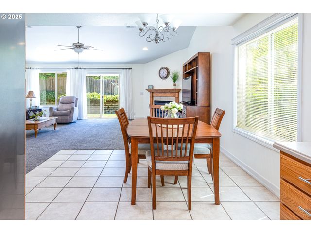 910 KRISTEN Way, Cottage Grove, OR 97424