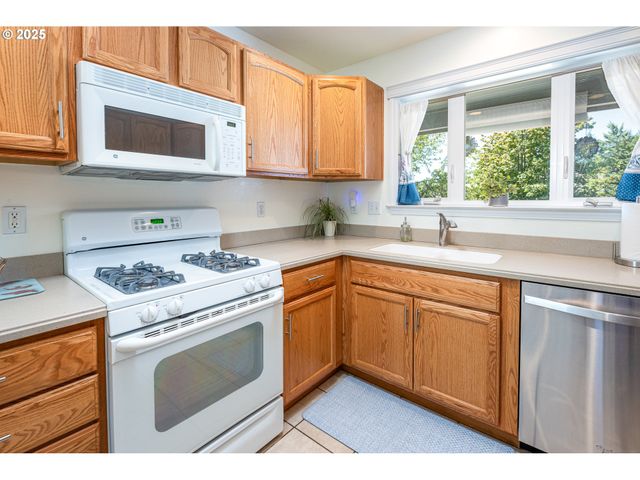 910 KRISTEN Way, Cottage Grove, OR 97424