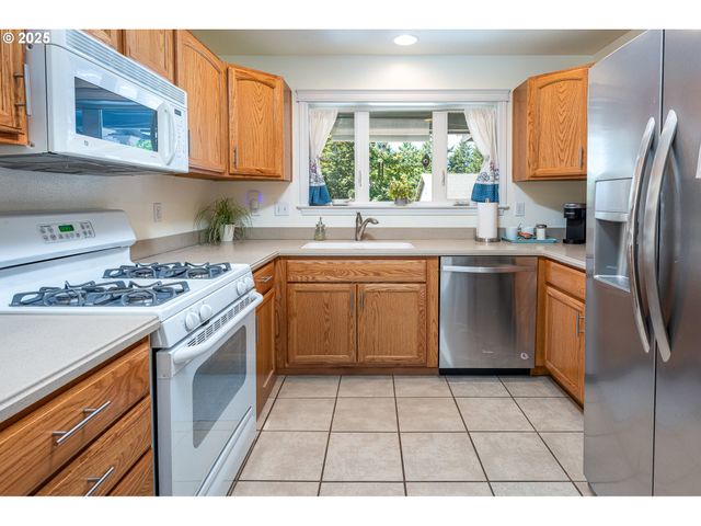 910 KRISTEN Way, Cottage Grove, OR 97424