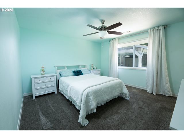 910 KRISTEN Way, Cottage Grove, OR 97424