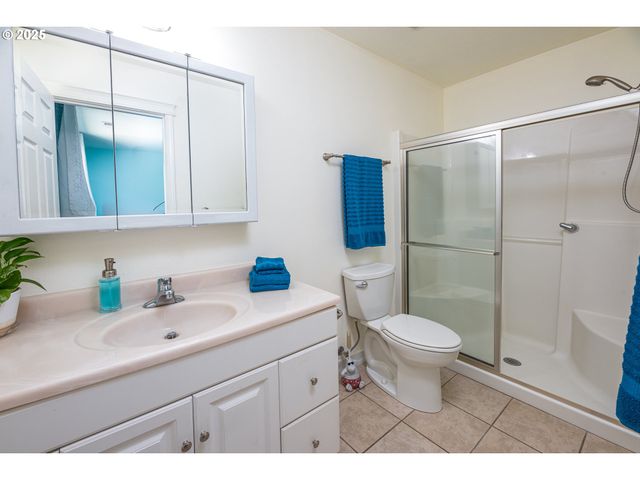 910 KRISTEN Way, Cottage Grove, OR 97424