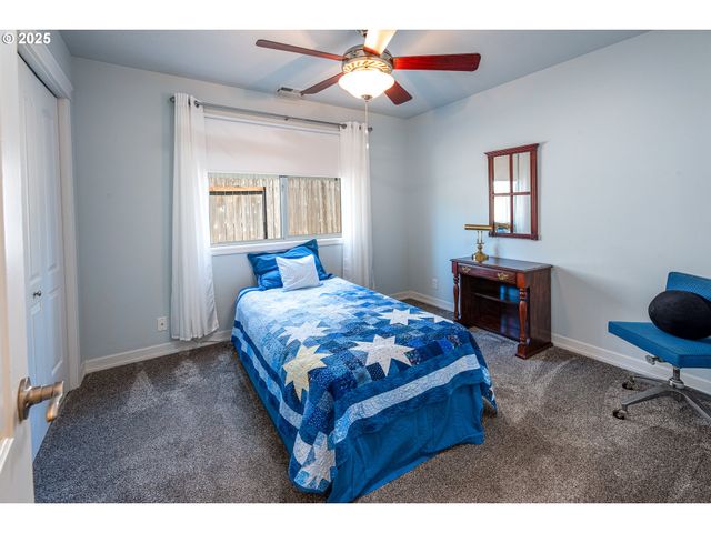 910 KRISTEN Way, Cottage Grove, OR 97424