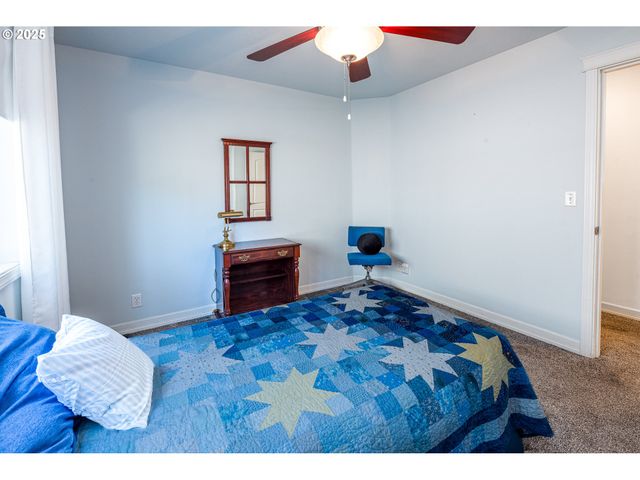 910 KRISTEN Way, Cottage Grove, OR 97424