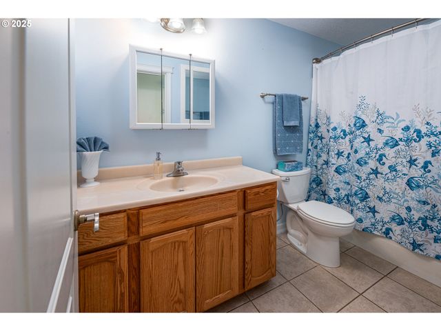 910 KRISTEN Way, Cottage Grove, OR 97424