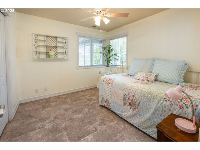 910 KRISTEN Way, Cottage Grove, OR 97424