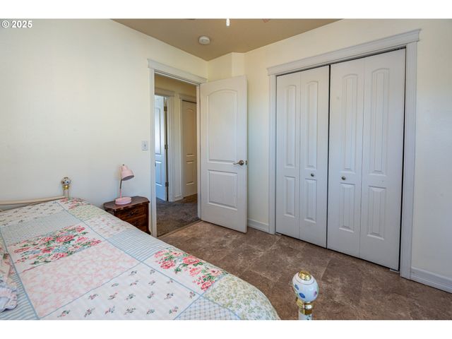 910 KRISTEN Way, Cottage Grove, OR 97424