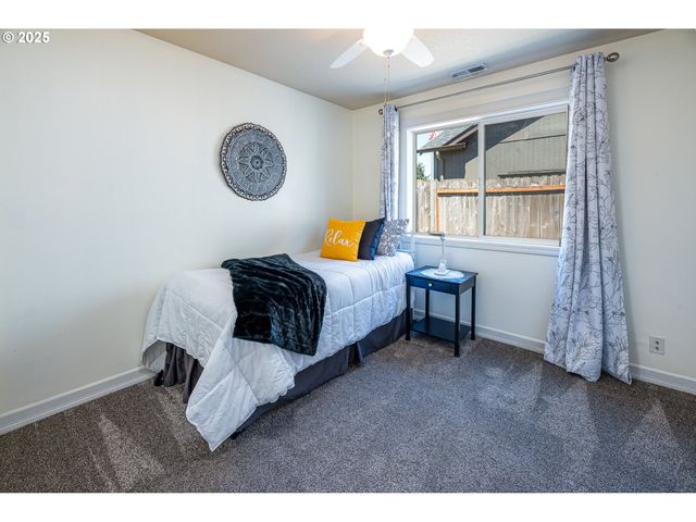 910 KRISTEN Way, Cottage Grove, OR 97424