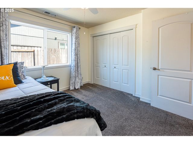 910 KRISTEN Way, Cottage Grove, OR 97424