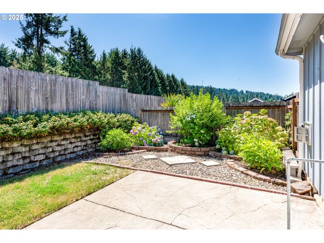 910 KRISTEN Way, Cottage Grove, OR 97424