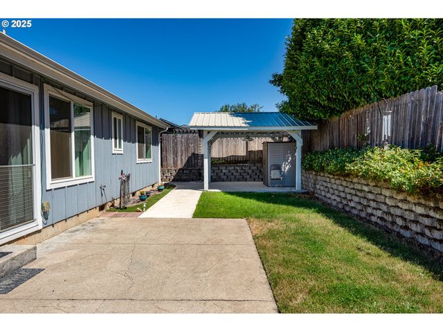 910 KRISTEN Way, Cottage Grove, OR 97424