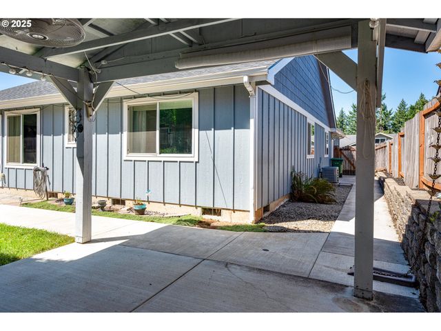 910 KRISTEN Way, Cottage Grove, OR 97424