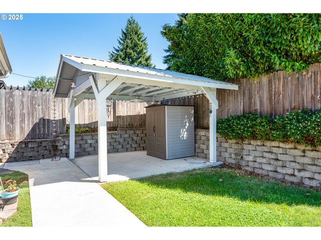 910 KRISTEN Way, Cottage Grove, OR 97424