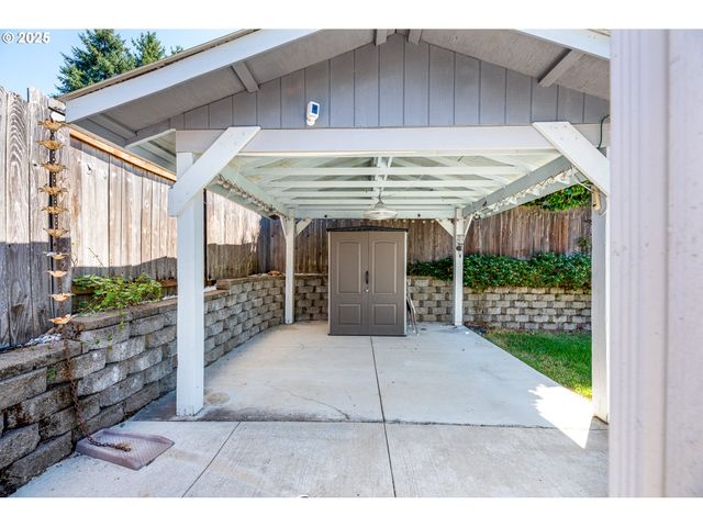 910 KRISTEN Way, Cottage Grove, OR 97424