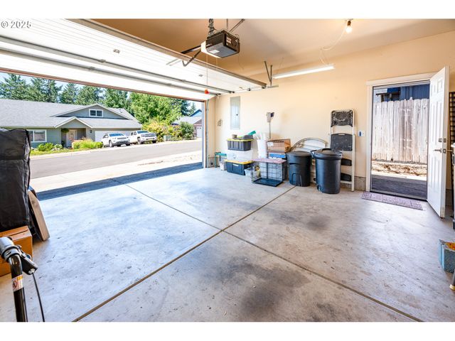 910 KRISTEN Way, Cottage Grove, OR 97424