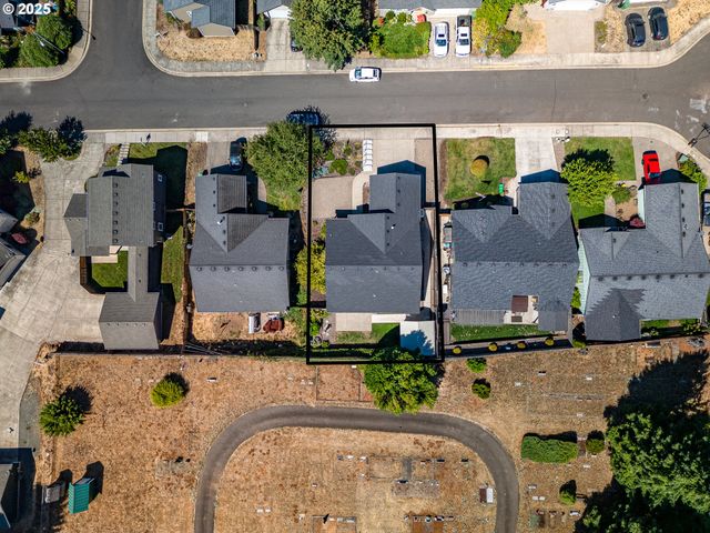 910 KRISTEN Way, Cottage Grove, OR 97424