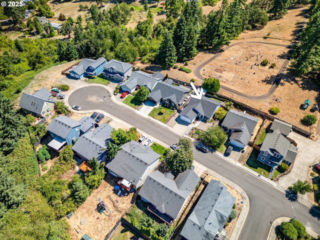 910 KRISTEN Way, Cottage Grove, OR 97424