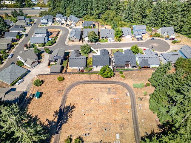 910 KRISTEN Way, Cottage Grove, OR 97424