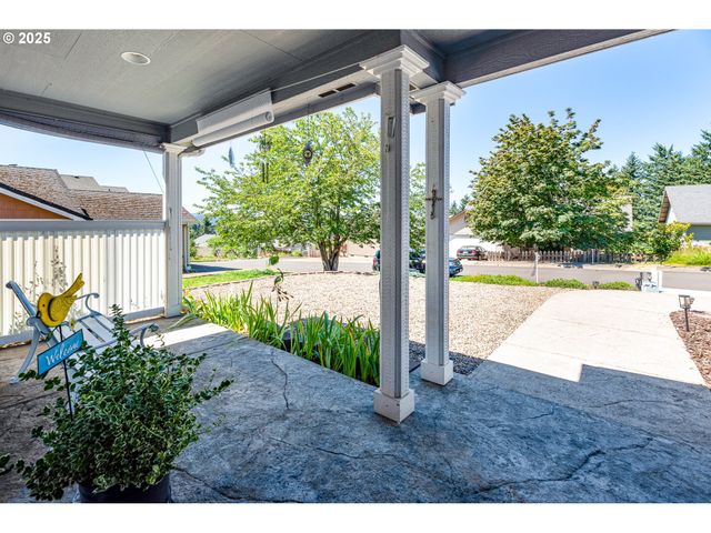 910 KRISTEN Way, Cottage Grove, OR 97424