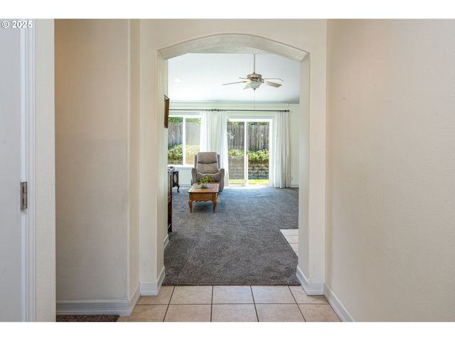 910 KRISTEN Way, Cottage Grove, OR 97424