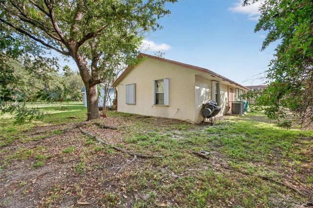 12235 SW 202nd St, Miami, FL 33177