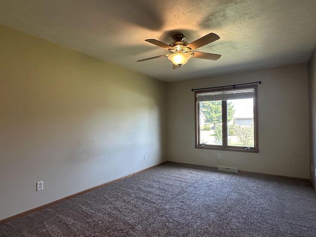 2710 N Wright Road, Janesville, WI 53546