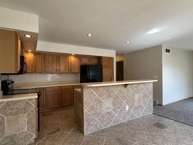 2710 N Wright Road, Janesville, WI 53546