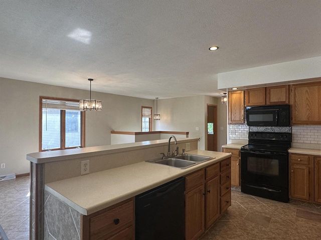 2710 N Wright Road, Janesville, WI 53546