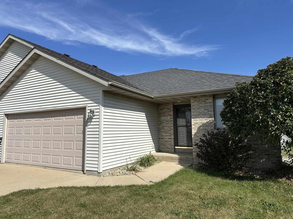 2710 N Wright Road, Janesville, WI 53546