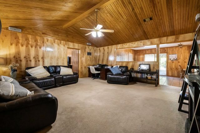 232 S Moseley Street, De Leon, TX 76444