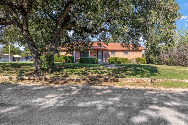 232 S Moseley Street, De Leon, TX 76444