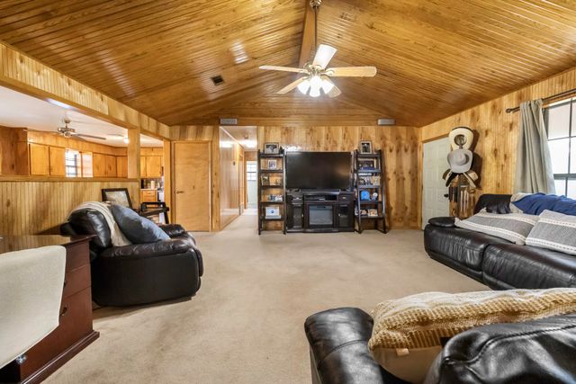 232 S Moseley Street, De Leon, TX 76444