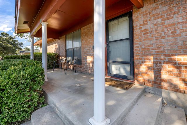 232 S Moseley Street, De Leon, TX 76444
