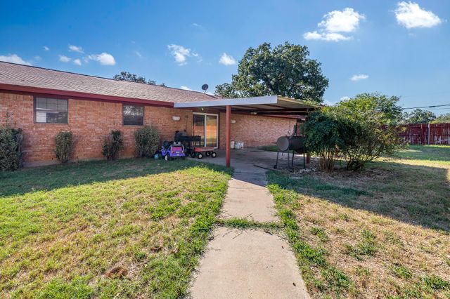 232 S Moseley Street, De Leon, TX 76444