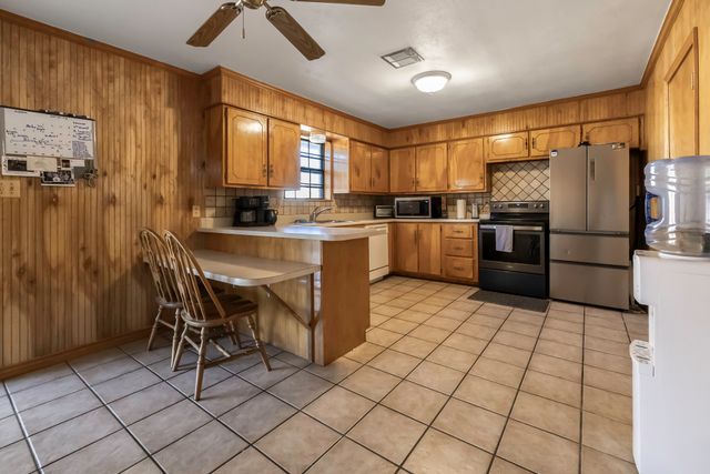 232 S Moseley Street, De Leon, TX 76444