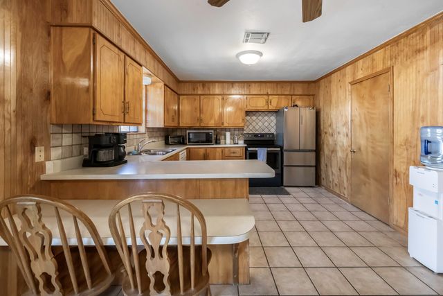 232 S Moseley Street, De Leon, TX 76444