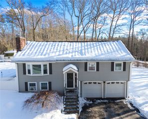 9 Laurel Lane, North Smithfield, RI 02896