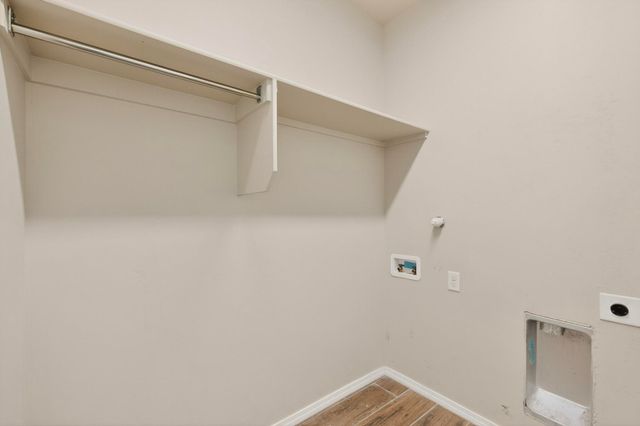 494 Adeline Avenue SW, Los Lunas, NM 87031