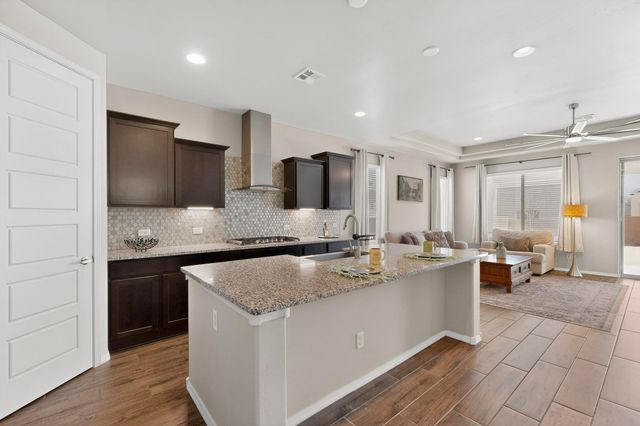 494 Adeline Avenue SW, Los Lunas, NM 87031