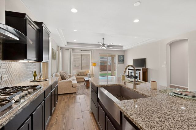 494 Adeline Avenue SW, Los Lunas, NM 87031