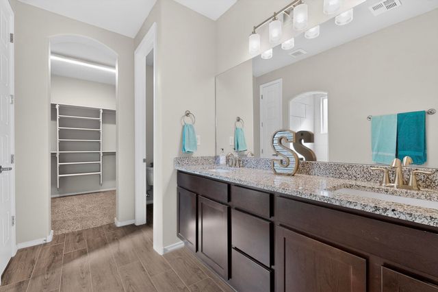 494 Adeline Avenue SW, Los Lunas, NM 87031