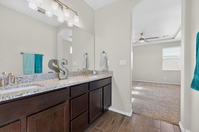 494 Adeline Avenue SW, Los Lunas, NM 87031