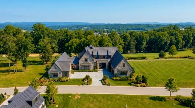 8025 Backwoods Dr, College Grove, TN 37046
