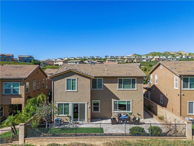 29105 N West Hills, Valencia, CA 91354